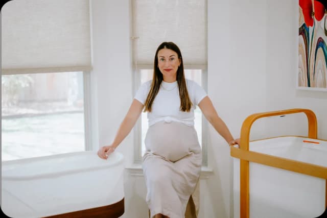 Poppylist review of the Cradlewise smart crib